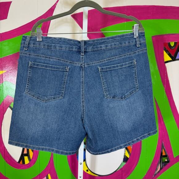 Gloria Vanderbilt Blue Jean Shorts with Floral Embroidery. Size 14. - Picture 3 of 7